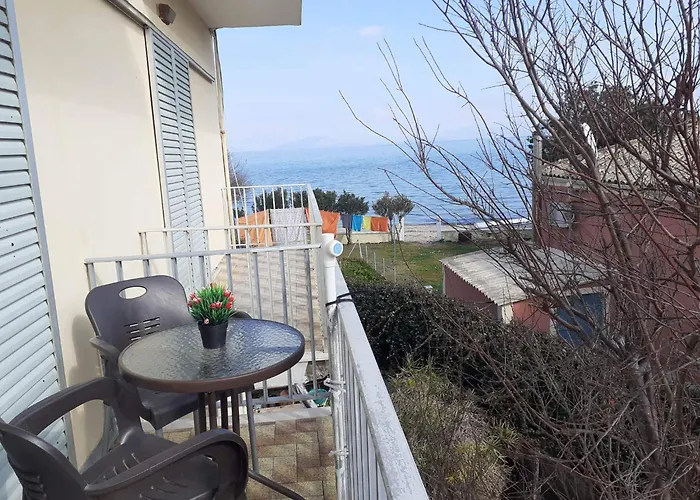 Dimitris Apartments Messongi
